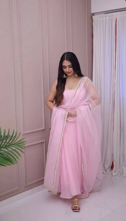 Mahak Gulabi Grace Suit Set