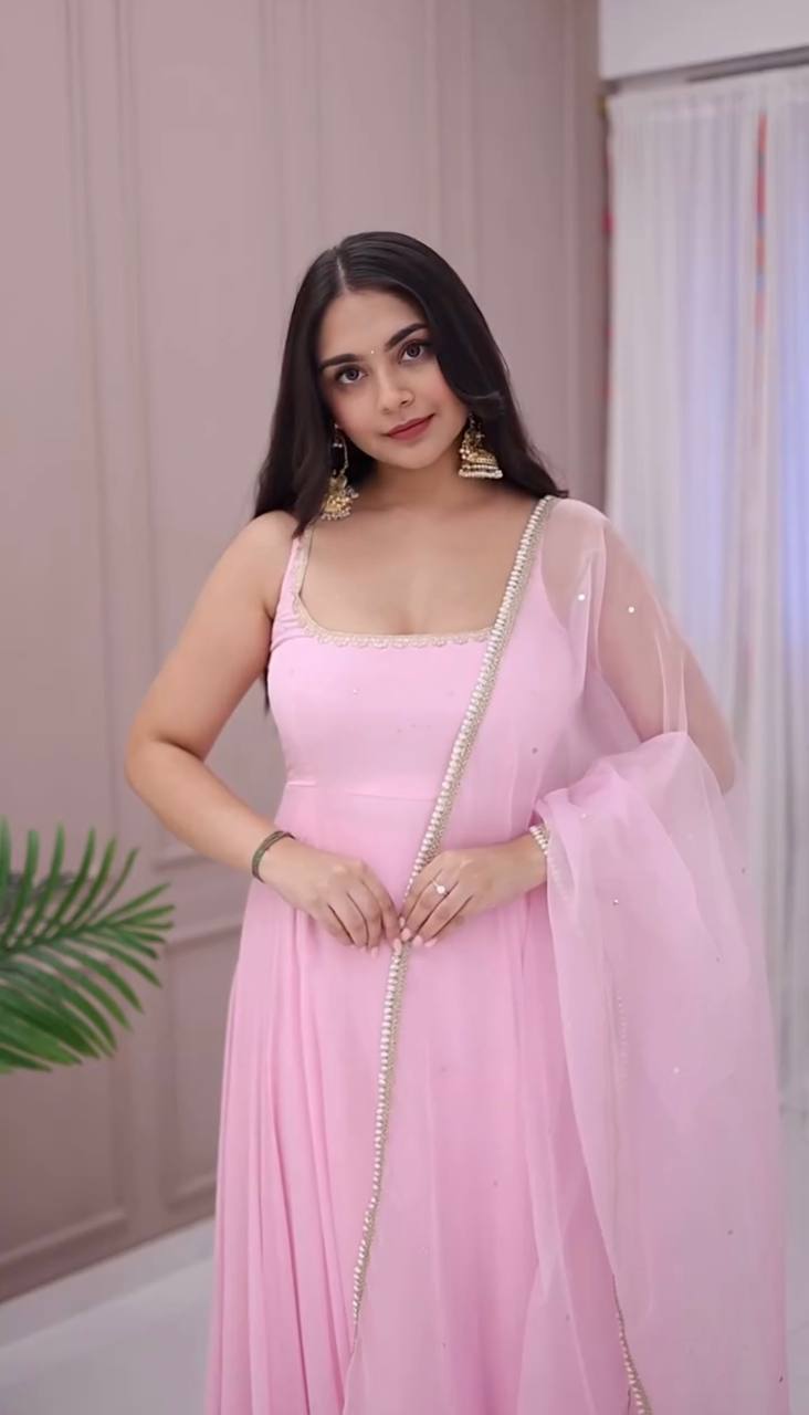 Mahak Gulabi Grace Suit Set