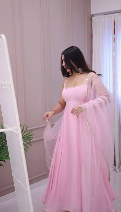 Mahak Gulabi Grace Suit Set